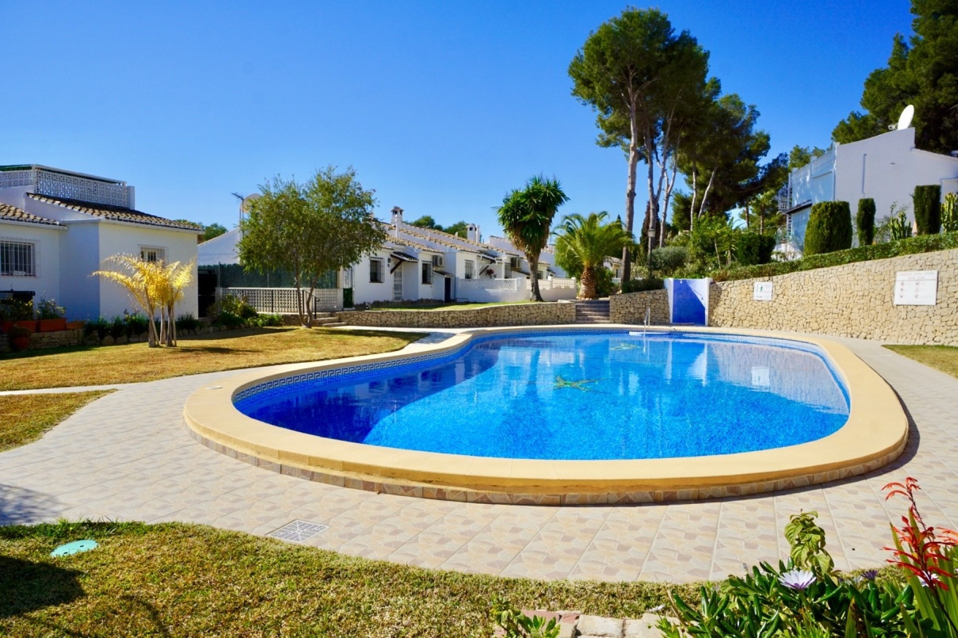 Liegenschaften - Stadthaeuser - Reihenhaeuser - Moraira - Pinar del Advocat