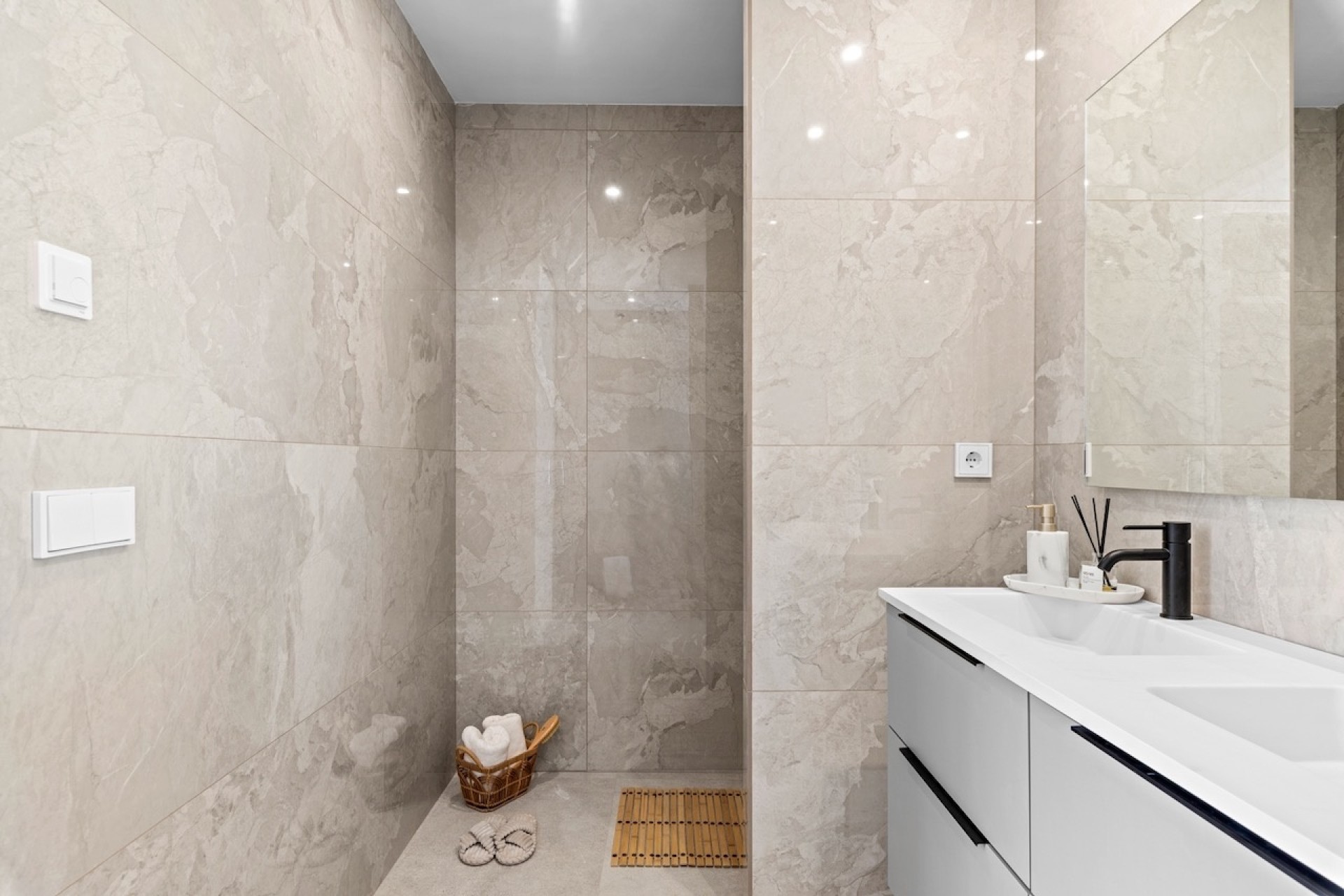 Nuevas construcciones - Villas - Chalets - Polop