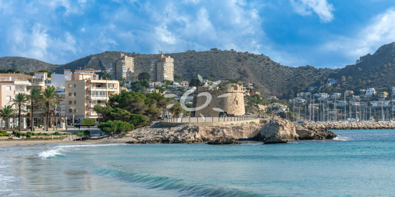 Do you want to buy a villa in Moraira? Discover the best beaches in this Mediterranean paradise