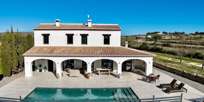 Vive el auténtico estilo mediterráneo en esta finca en venta en Benissa