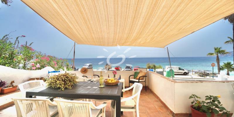 Live in this real estate gem on the Costa Blanca! Apartment for sale in Moraira on the beachfront