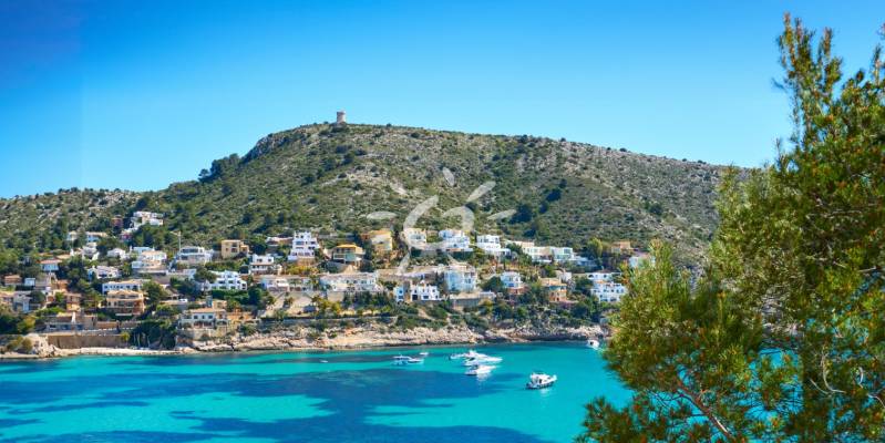 Die Strände mit Blauer Flagge in Moraira: Traumhafte Orte für den Immobilienkauf an der Costa Blanca