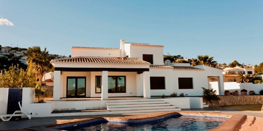 De mediterrane stijl van deze villa te koop in Benimeit zal u betoveren