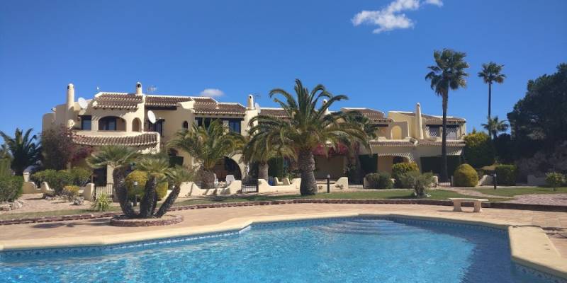 In our garden bungalows in Moraira, the sun and the sea breeze are part of your home