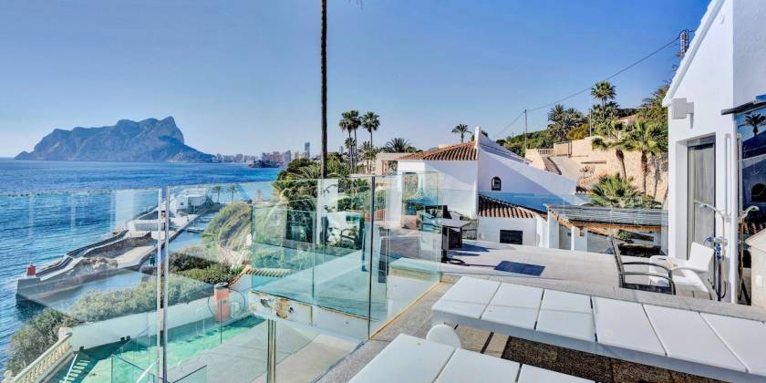 Diese Villa zu verkaufen in Les Bassetes Benissa, Ihr mediterranes Refugium direkt am Meer