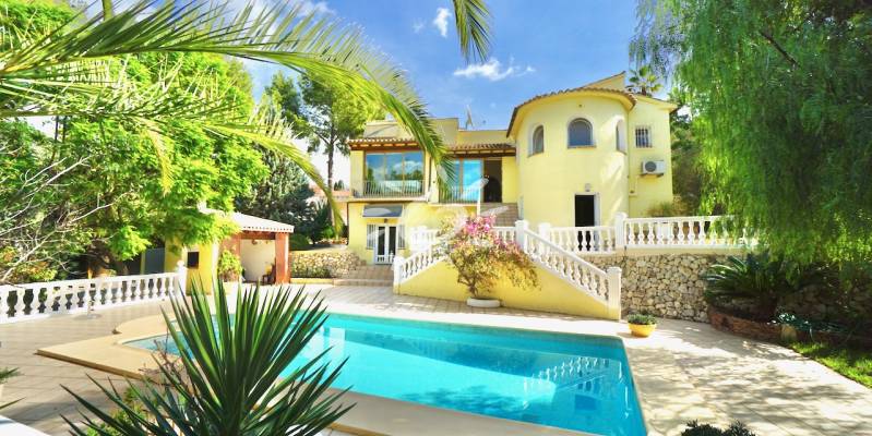 Enjoy an unbeatable quality of life in this villa for sale in San Jaime Benissa