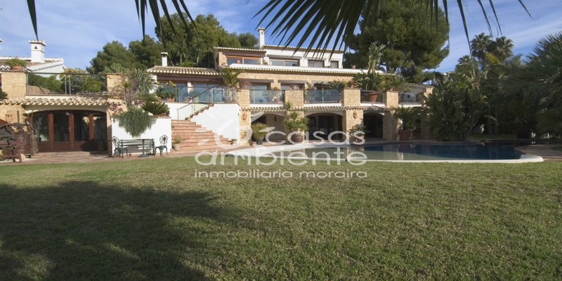 Enjoy the bright Mediterranean sun in our villas for sale in Moraira