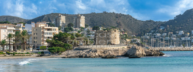 Wil je een villa kopen in Moraira? Ontdek de beste stranden van dit mediterrane paradijs