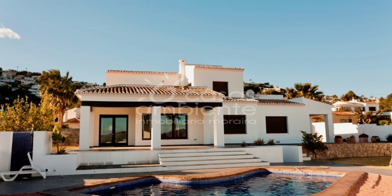 De mediterrane stijl van deze villa te koop in Benimeit zal u betoveren