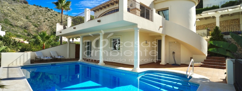 What if we told you this luxury villa for sale in El Portet has EVERYTHING to make you fall in love?