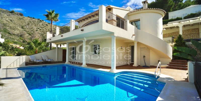 What if we told you this luxury villa for sale in El Portet has EVERYTHING to make you fall in love?