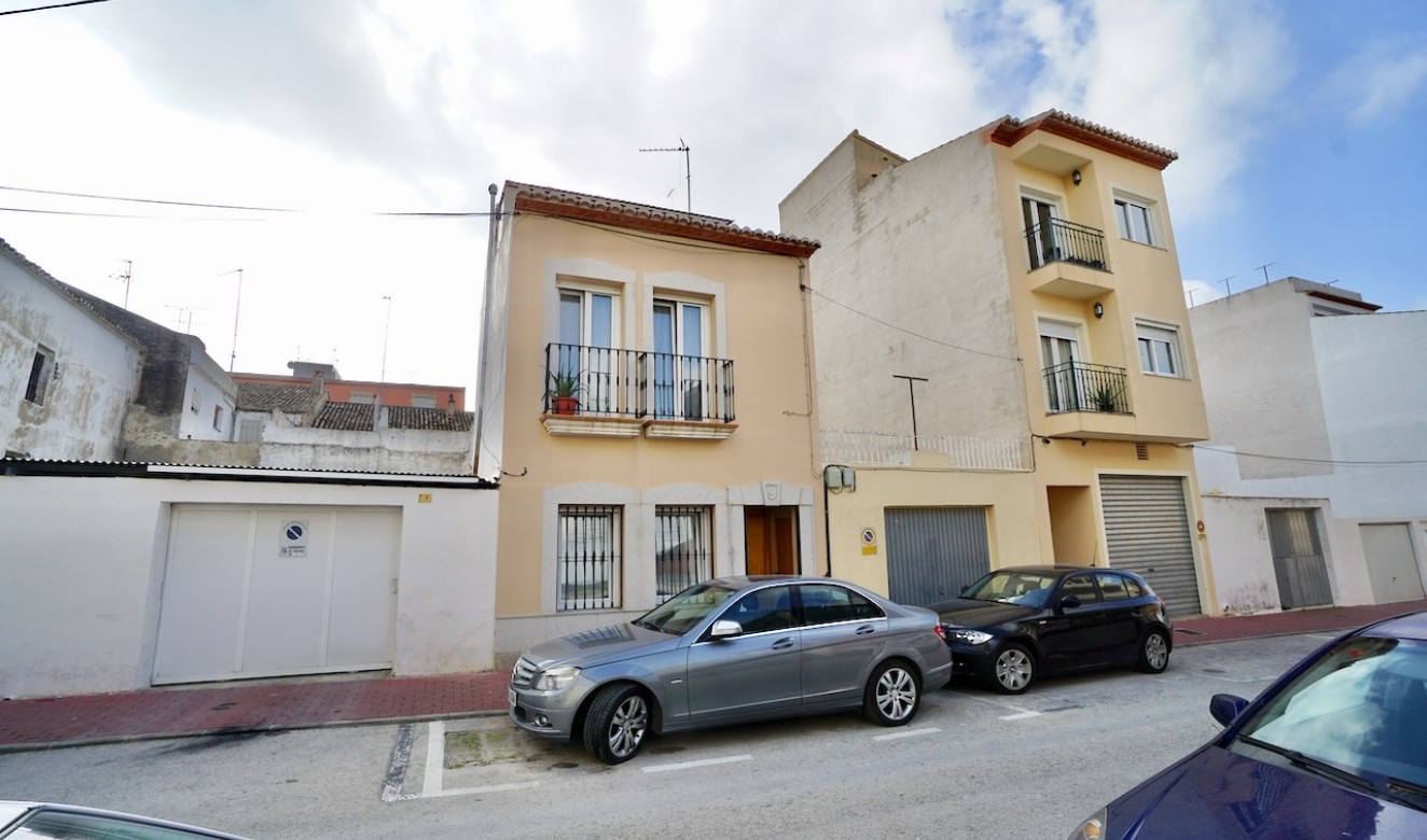 Liegenschaften - Stadthaeuser - Reihenhaeuser - Teulada - Teulada Zentrum