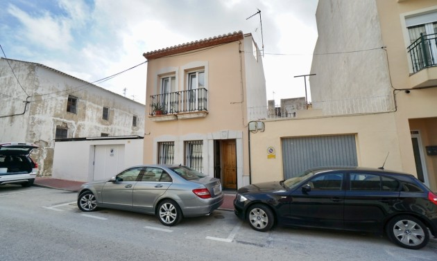 Liegenschaften - Stadthaeuser - Reihenhaeuser - Teulada - Teulada Zentrum